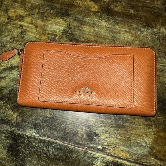 NWOT COACH LEATHER WALLET!! - Picture 11 of 13